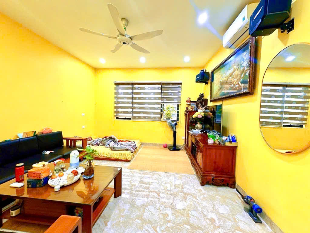 KIM MÃ -BA ĐÌNH- MẶT NGÕ KINH DOANH - LÔ GÓC 2 MẶT THOÁNG - TRUNG TÂM BA  ĐÌNH - GẦN NGAY PHỐ  - NHÀ CỰC KÌ ĐẸP.
